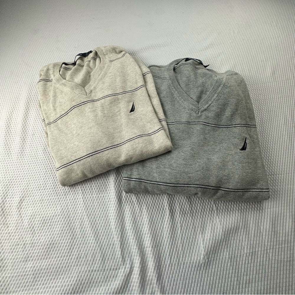 Men’s v-neck sweaters